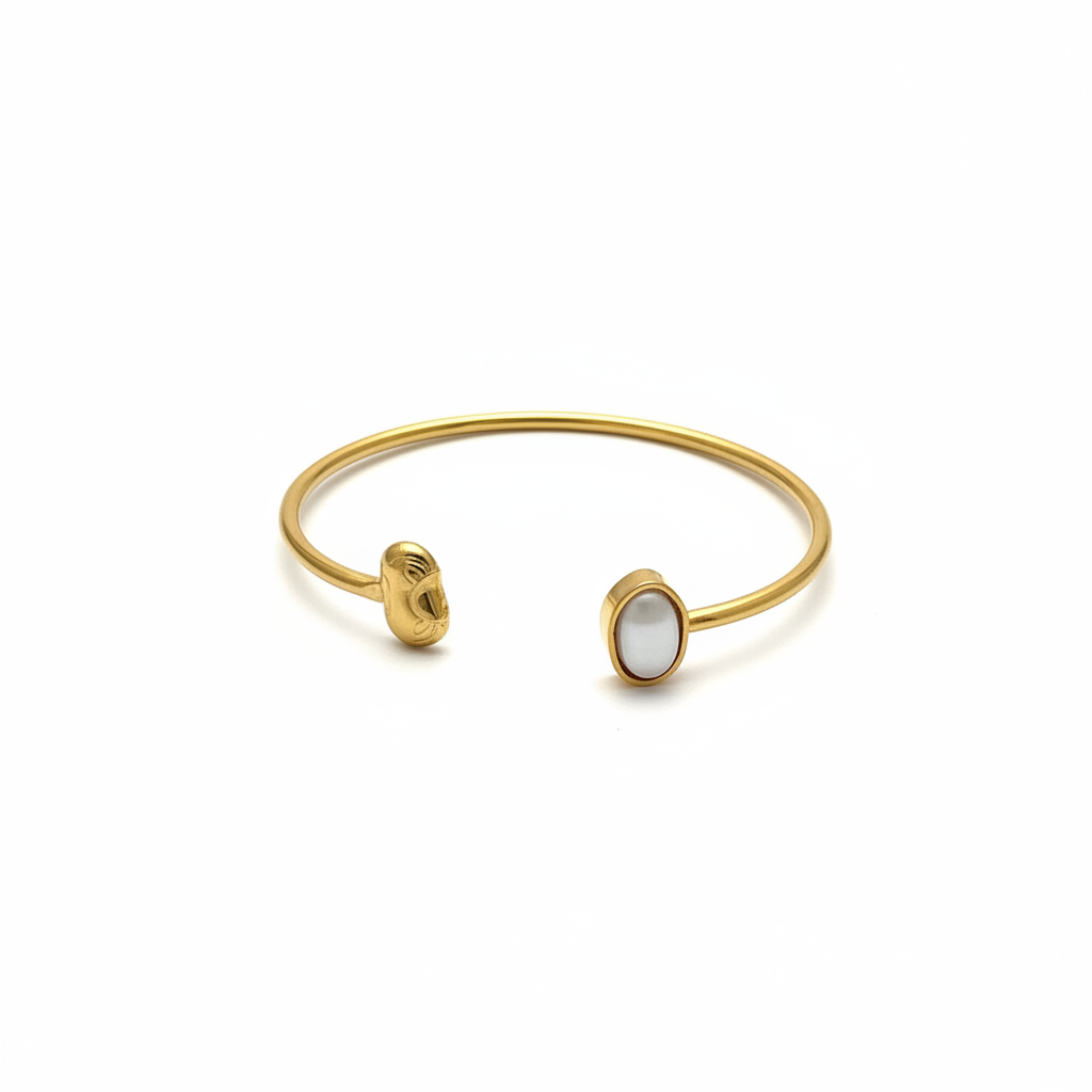 Bracciale bangle oro madreperla sfondo bianco